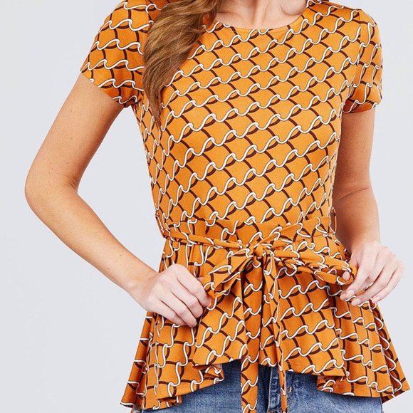 🎀Short Sleeve Round Neck Top🎀 - Picture 2 of 4